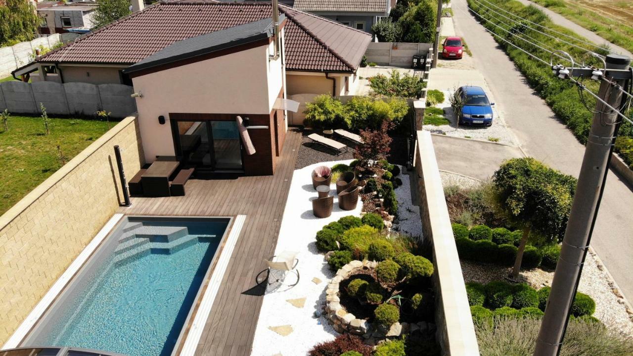 Апартаменты Tiny House With Private Pool Janosikova Экстерьер фото